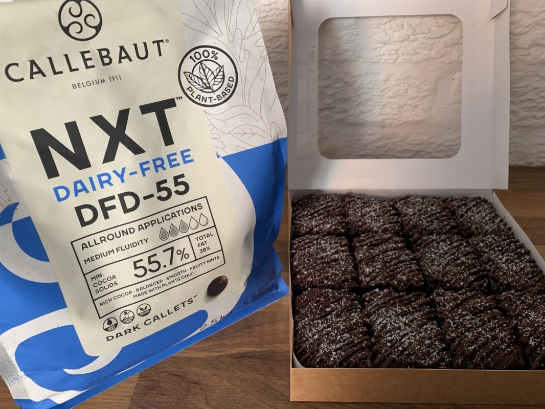 allergy-friendly-chocolate-fudge-brownies-with-chocolate-ganache-drizzle-and-bag-of-callebaut-df-chocolate-august-2024-001.jpg