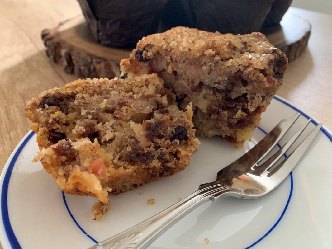 apple-apricot-muffin-vegan-and-gluten-free-cut-in-half-november-2021.jpg