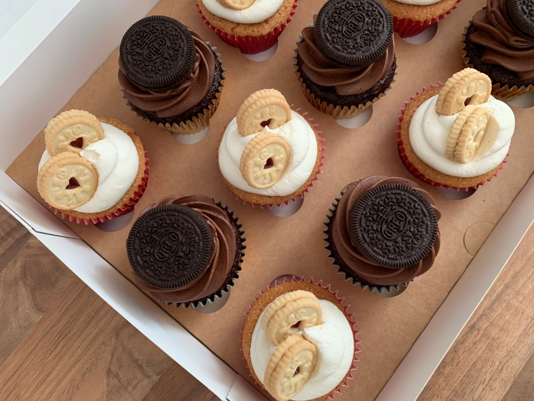 biscuit-cupcake-selection-box-june-2022-3.jpg