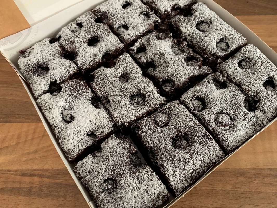 blueberry-brownies-in-gift-box-april-2022-2.jpg