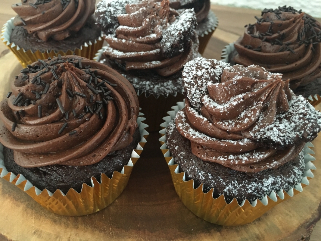 chocolate-cupcake-selection-gluten-free-october-2020-4-001.jpg