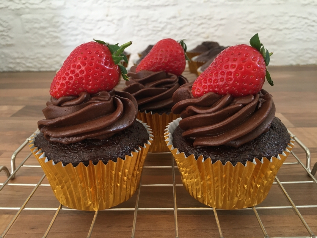 chocolate-cupcakes-with-chocolate-mousse-frosting-and-strawberries-gluten-free-.jpg