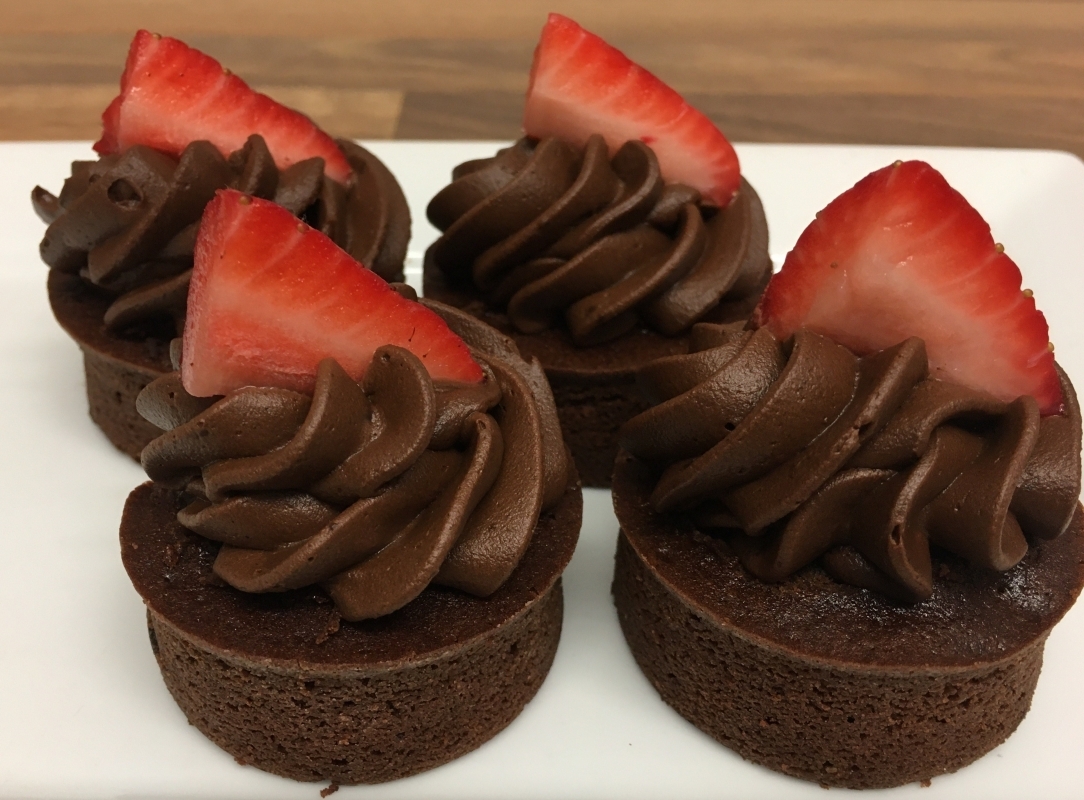 chocolate-mini-cakes-with-chocolate-ganache-and-strawberry-decoration-february-2021-2-2-.jpg