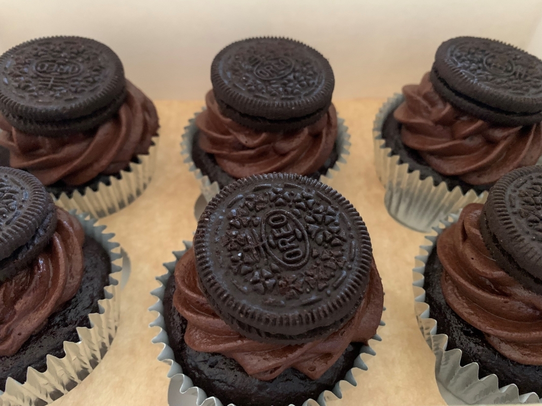 chocolate-oreo-cupcake-vegan-gluten-free-august-2022-3.jpg