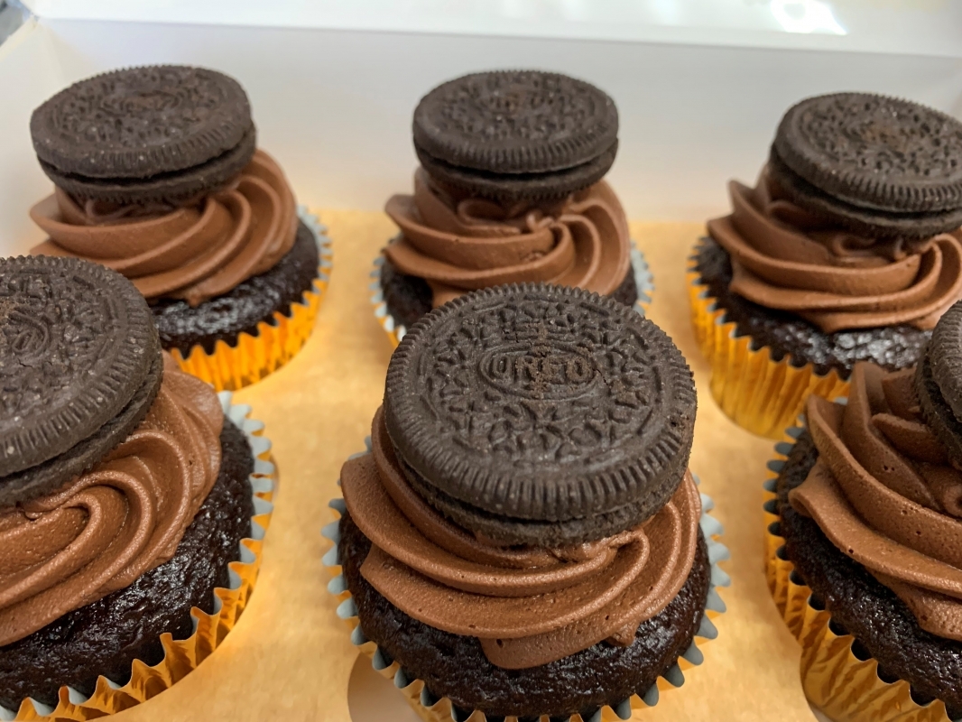 chocolate-oreo-cupcakes-june-2023-4.jpg