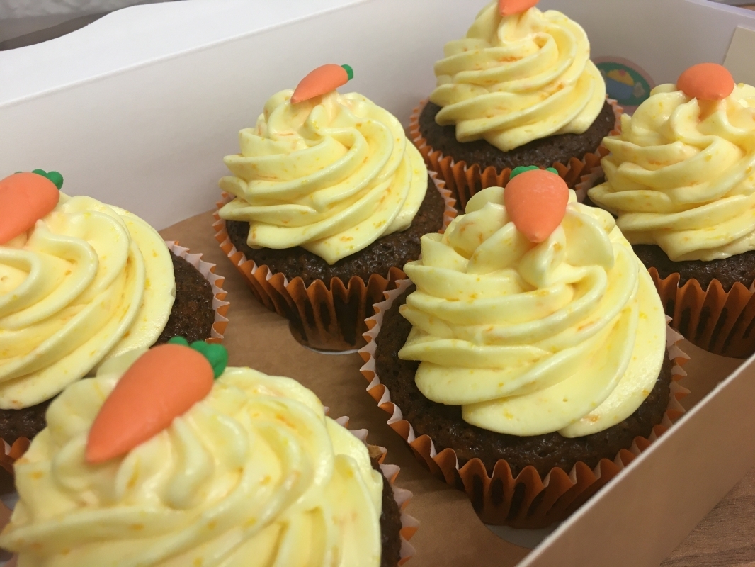 gluten-free-carrot-orange-cupcakes-in-gift-box-december-2020-2.jpg