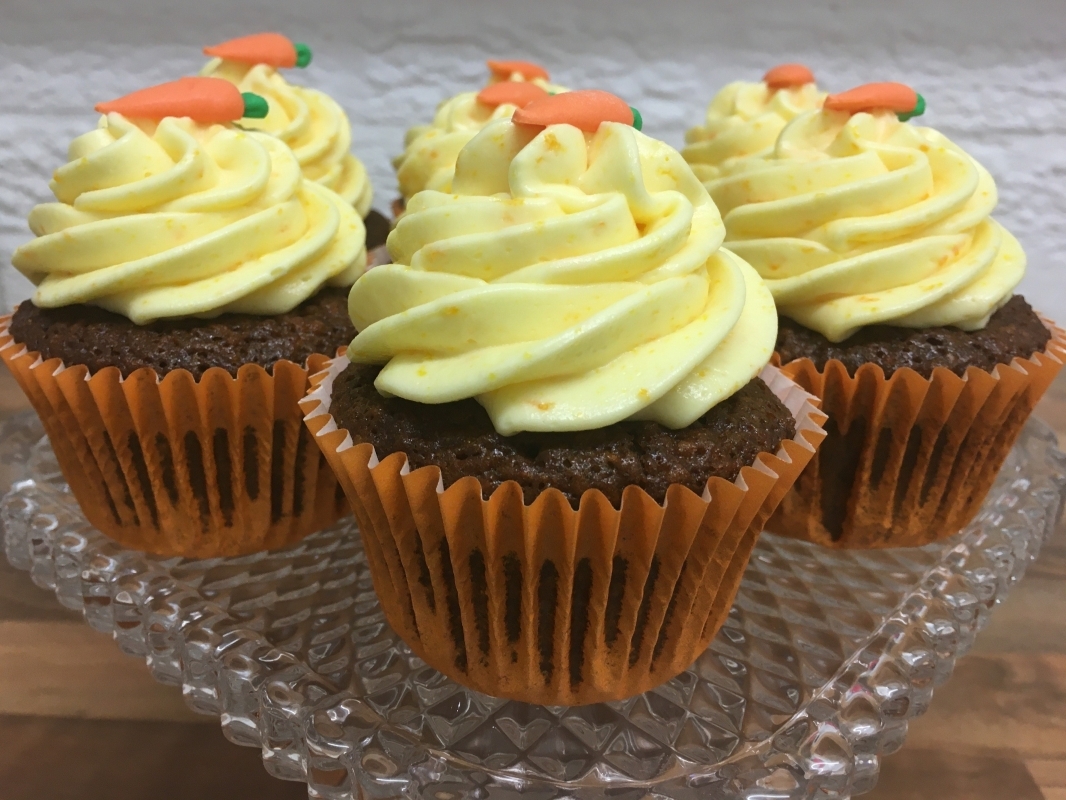 gluten-free-carrot-orange-cupcakes-on-cake-stand-december-2020-2-.jpg