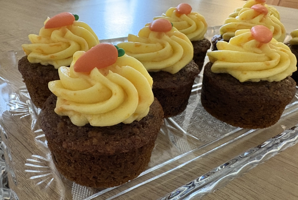 gluten-free-carrot-orange-mini-cakes-march-2026-2.jpeg