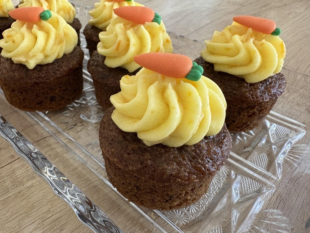 gluten-free-carrot-orange-mini-cakes-march-2026-5.jpeg