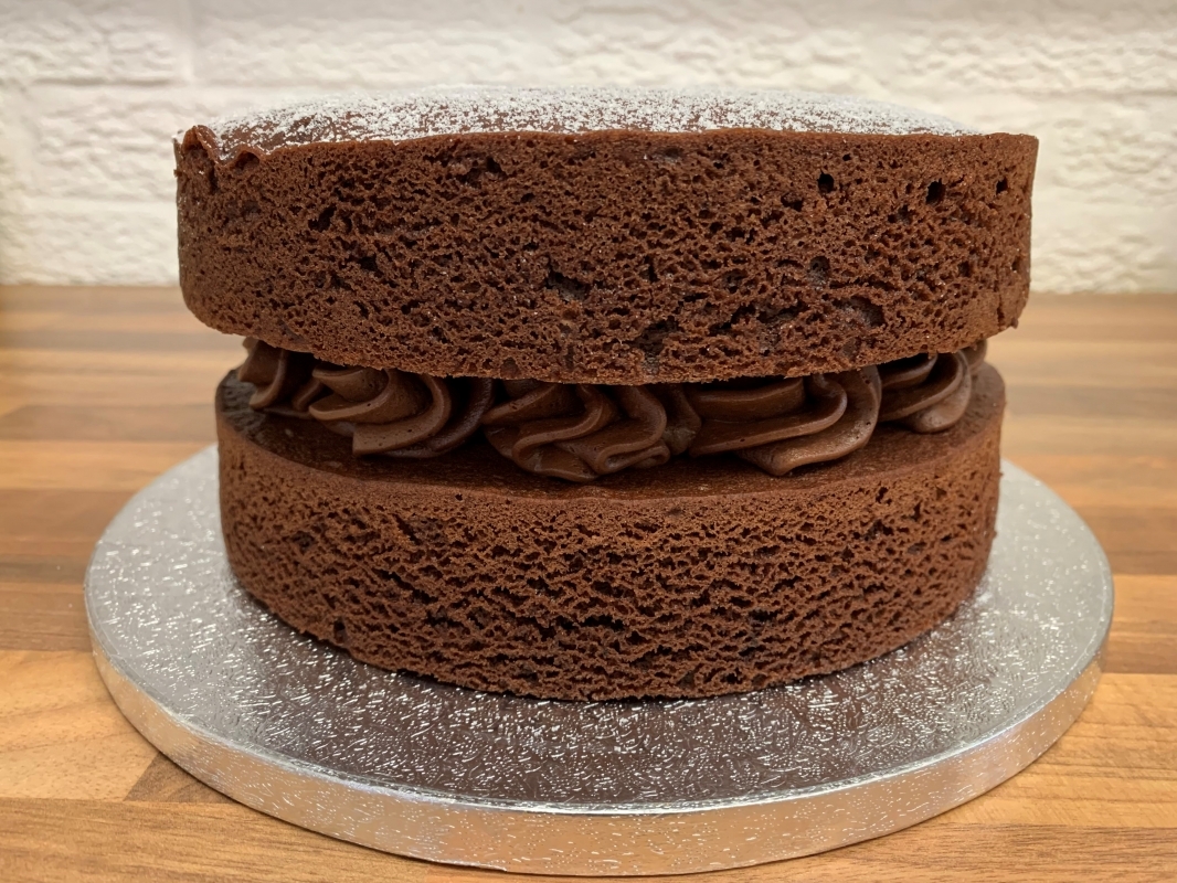gluten-free-chocolate-cake-with-buttercream-in-the-centre-october-2021-2-001.jpg