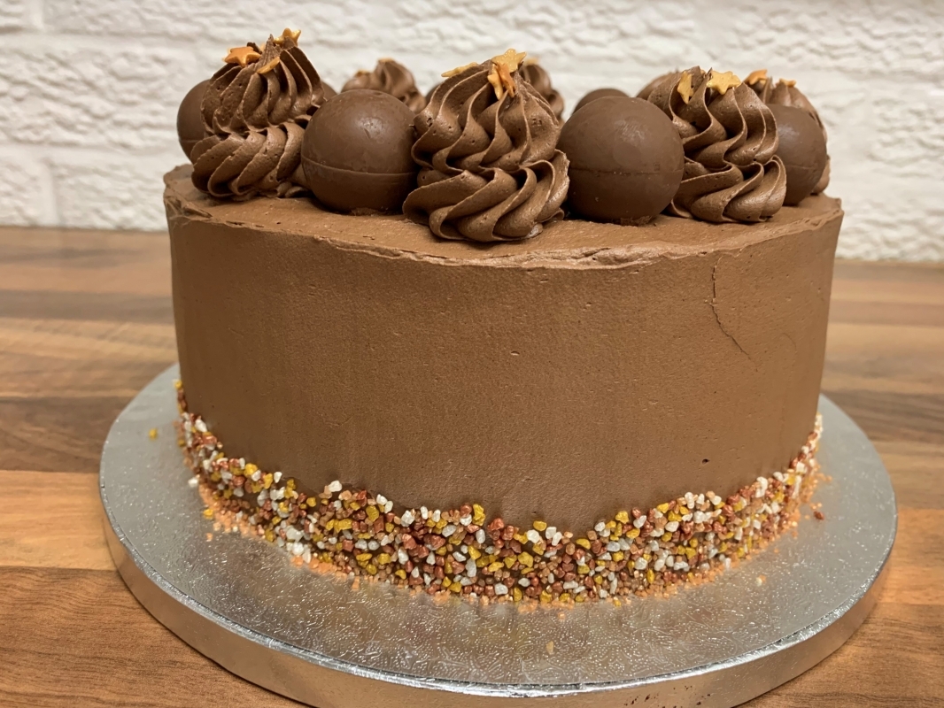 gluten-free-chocolate-caramel-celebration-cake-november-2021-4.jpg