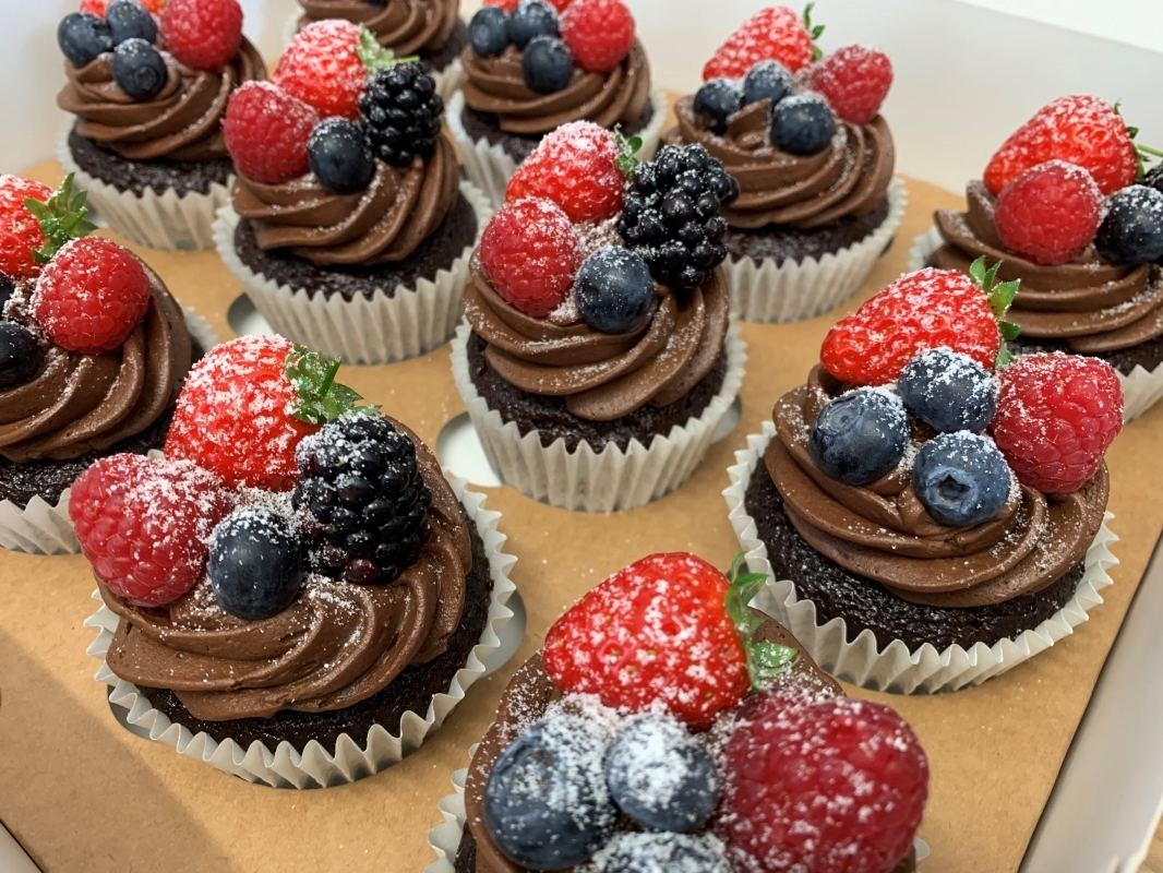 gluten-free-chocolate-cupcakes-with-chocolate-buttercream-and-fresh-berries-decoration-may-2021-2.jpg