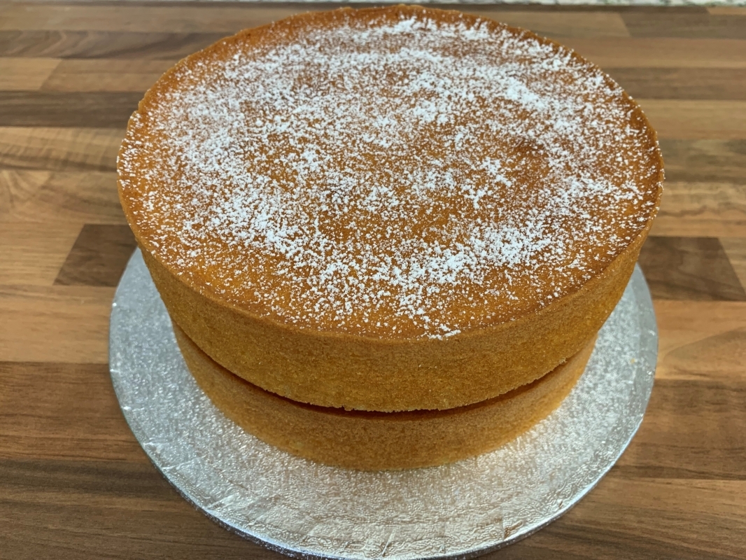 gluten-free-lemon-sponge-cake-8-inch-two-layer-naked-july-2023-3-001.jpg