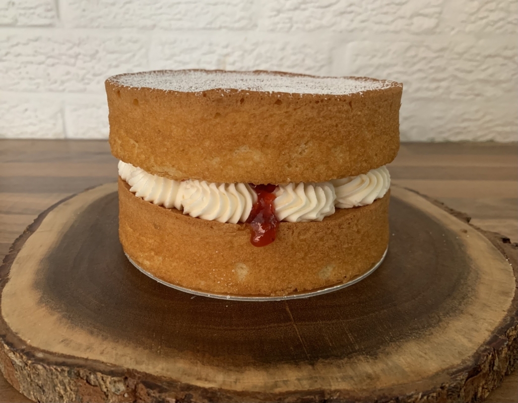 gluten-free-small-victoria-sponge-cake-5-july-2025-001.jpg