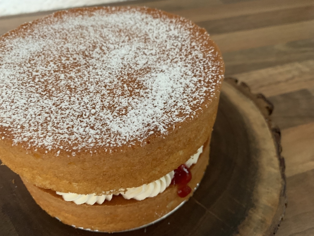 gluten-free-small-victoria-sponge-cake-5-july-2025-2-001.jpg