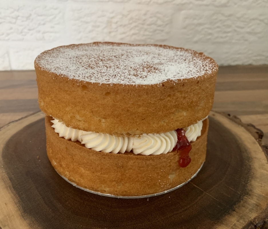 gluten-free-small-victoria-sponge-cake-5-july-2025-4-001.jpg