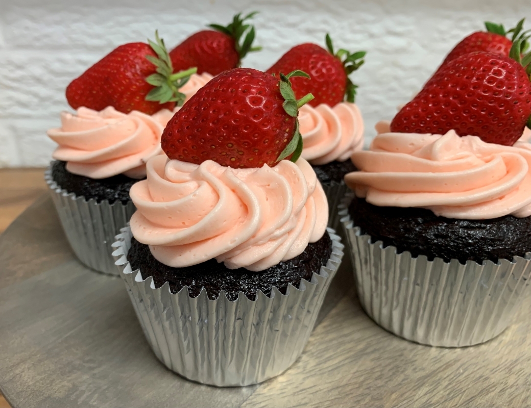 gluten-free-strawberry-chocolate-cupcakes-march-2024-2.jpg