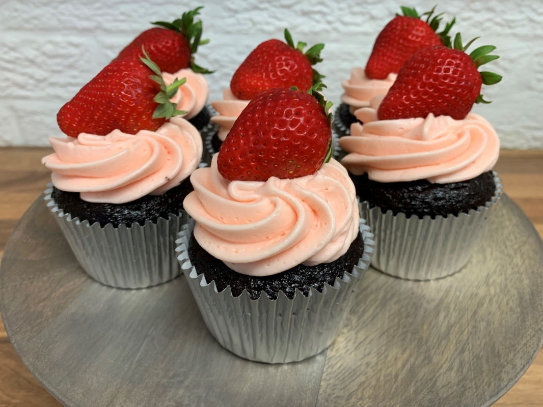 gluten-free-strawberry-chocolate-cupcakes-march-2024-5.jpg