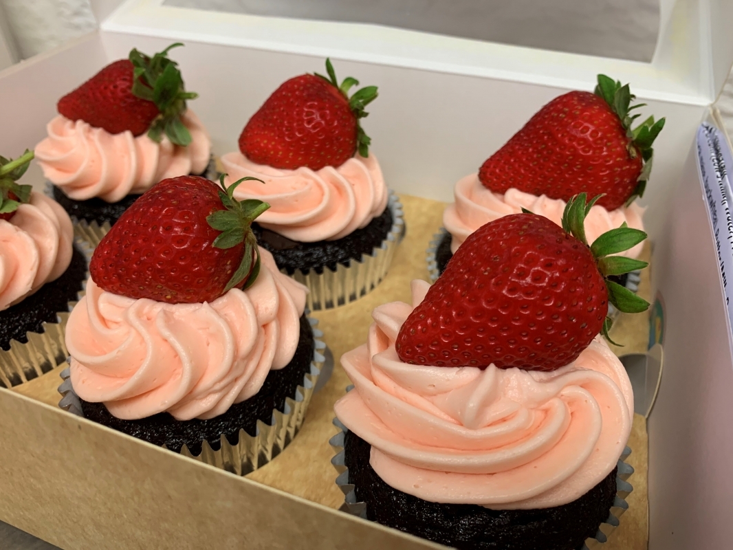 gluten-free-strawberry-chocolate-cupcakes-march-2024.jpg
