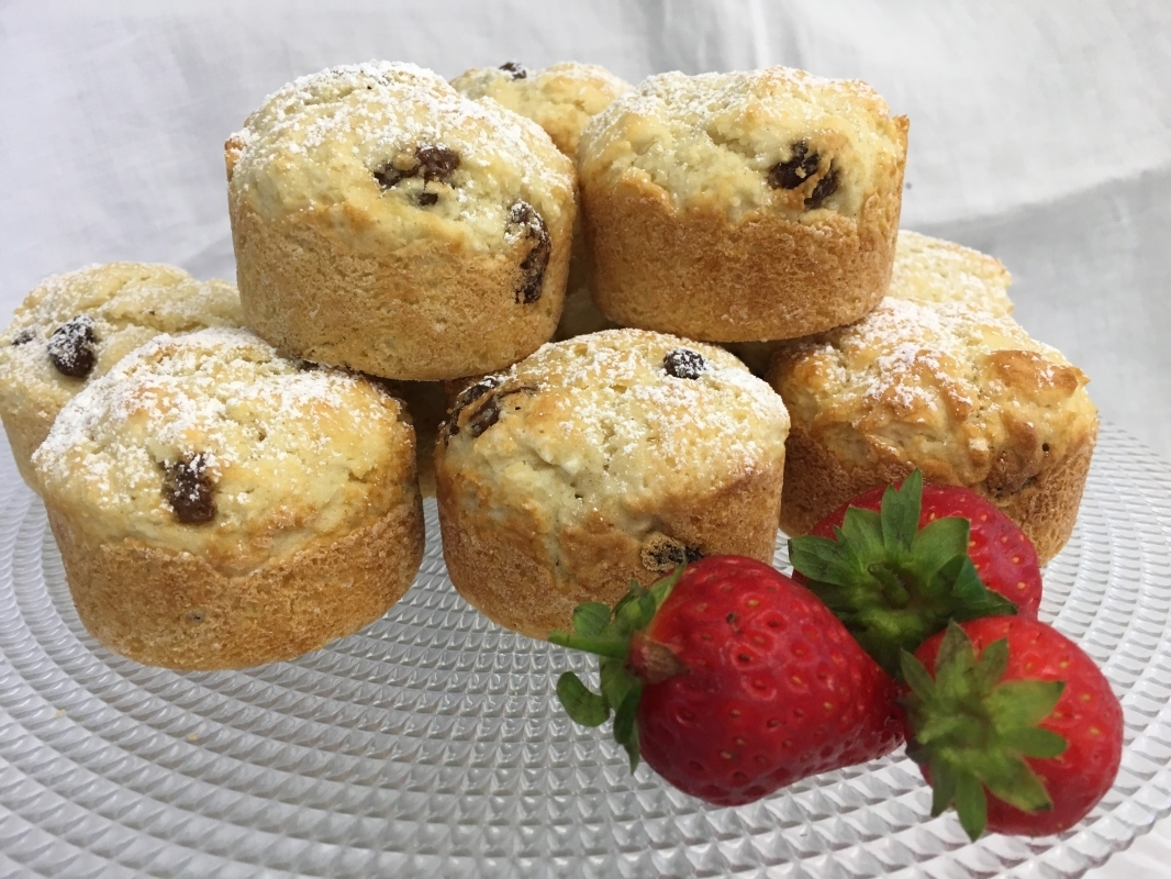 gluten-free-sultana-scones-small-on-cake-stand.jpg