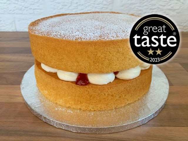 gluten-free-victoria-sponge-cake-with-two-star-great-taste-award-2023-001.jpg