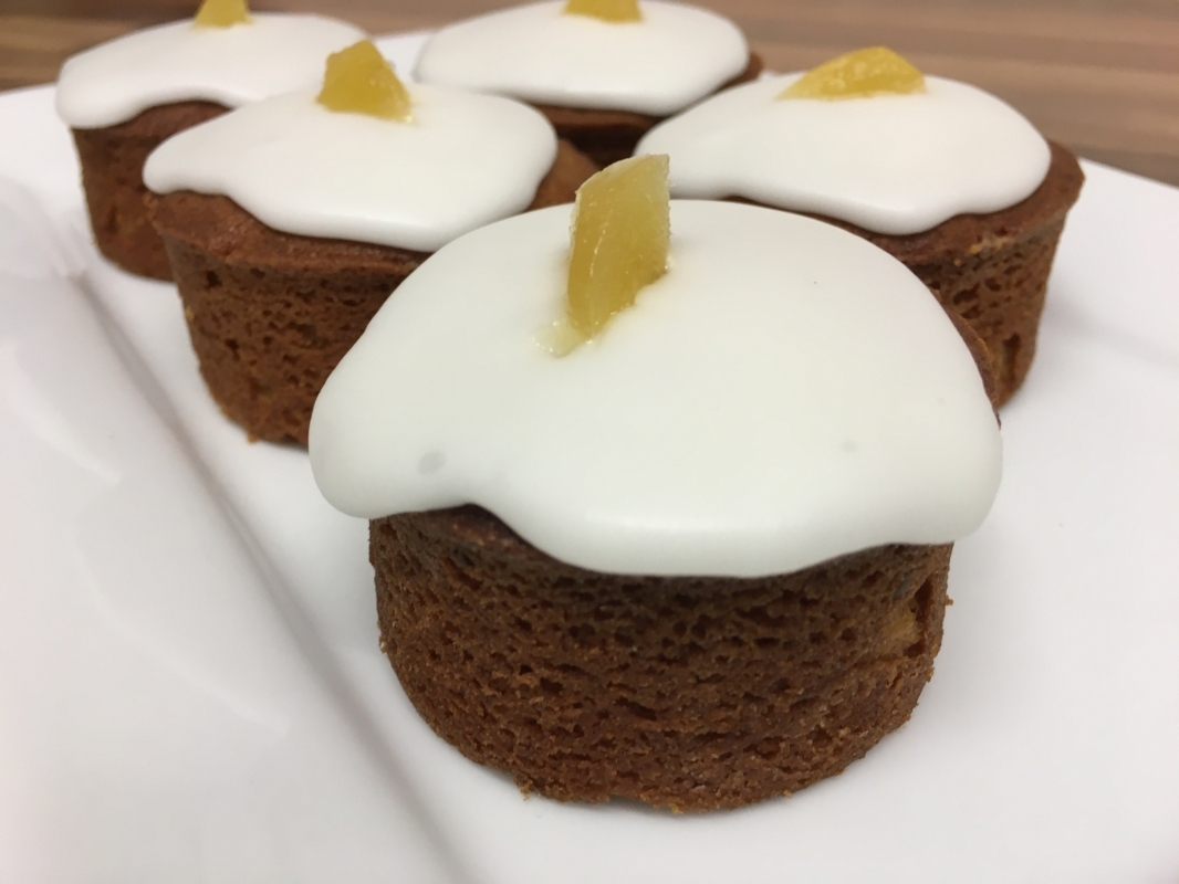 golden-ginger-mini-cake-with-lemon-icing-february-2021-2.jpg