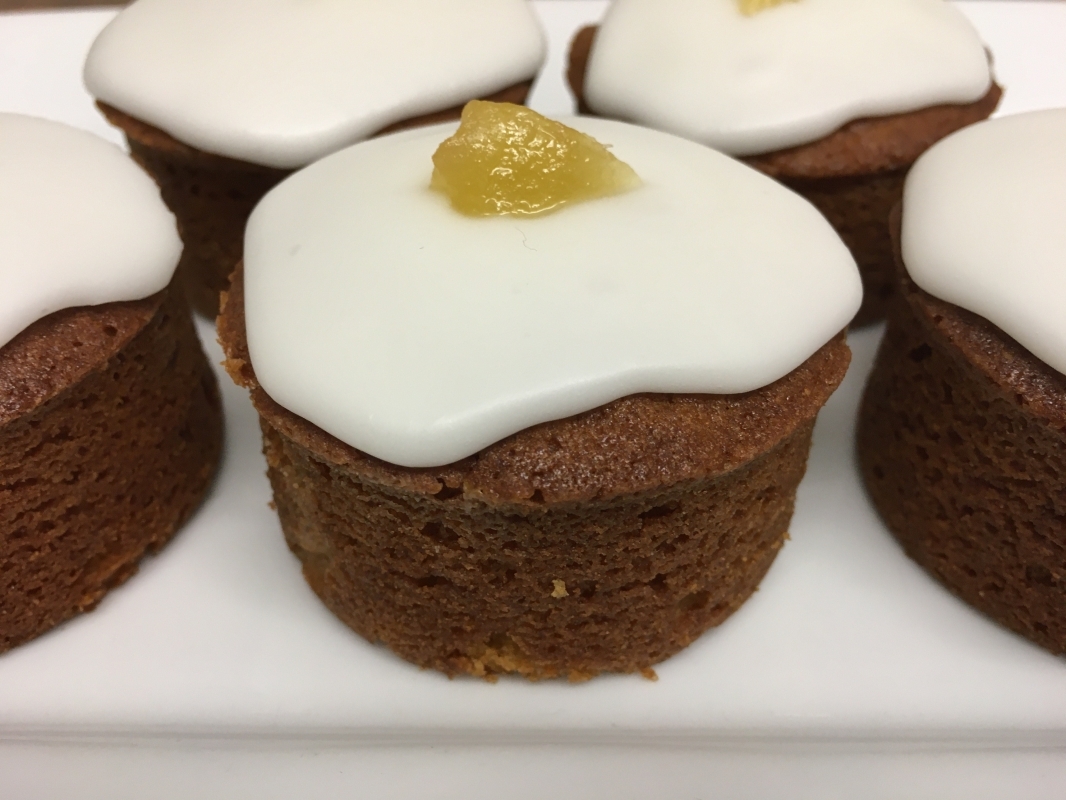 golden-ginger-mini-cake-with-lemon-icing-february-2021.jpg