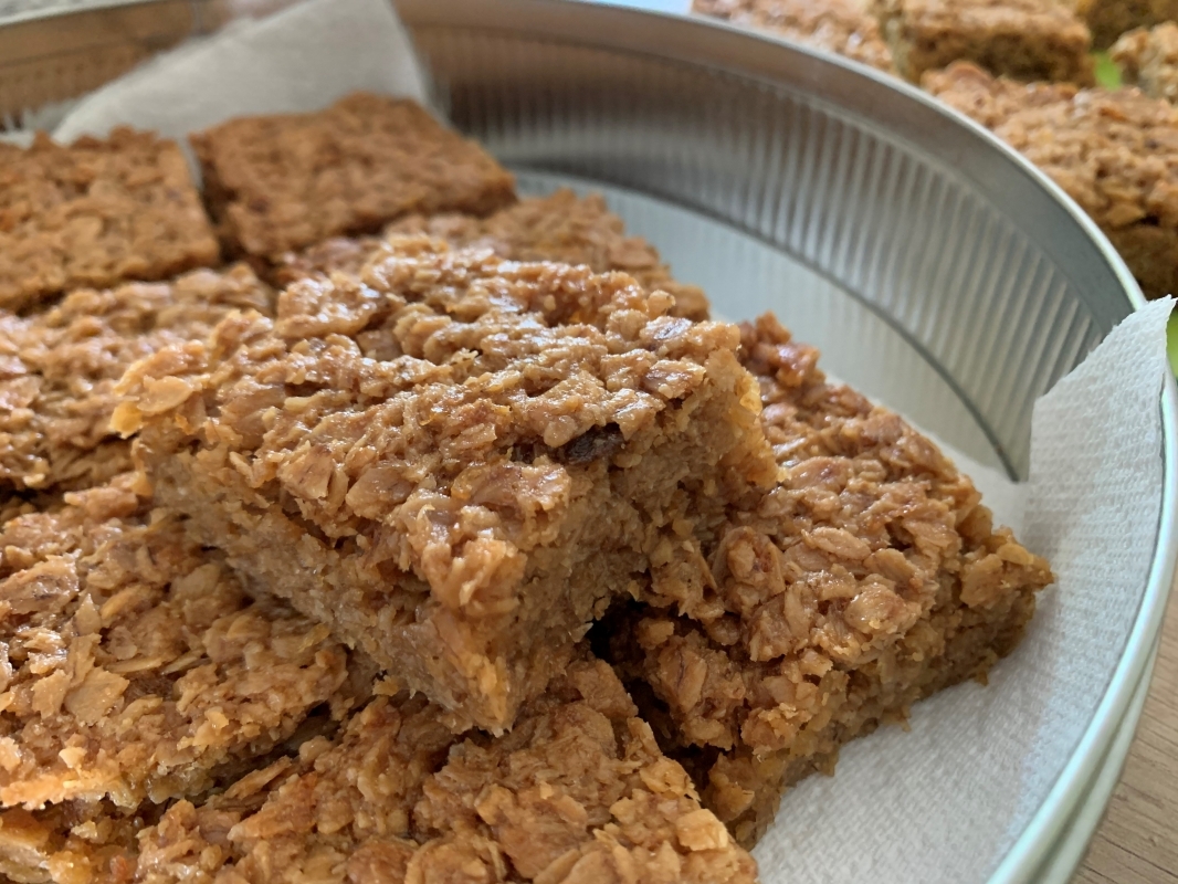 lemon-flapjacks-vegan-gluten-free-july-2021-4.jpg