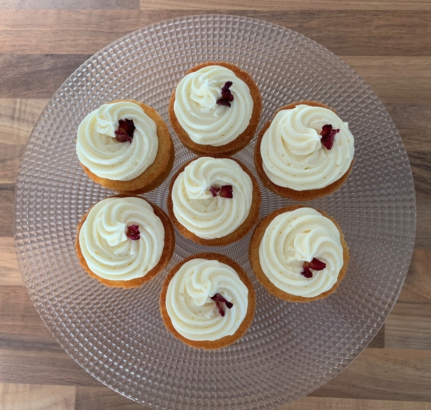 lemon-sponge-mini-cake-with-lemon-curd-buttercream-and-rose-petal-decoration-november-2021-4.jpg
