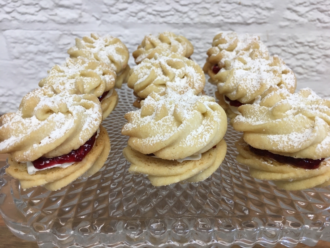 mini-viennese-whirl-biscuits-on-cake-stand-september-2020-3.jpg