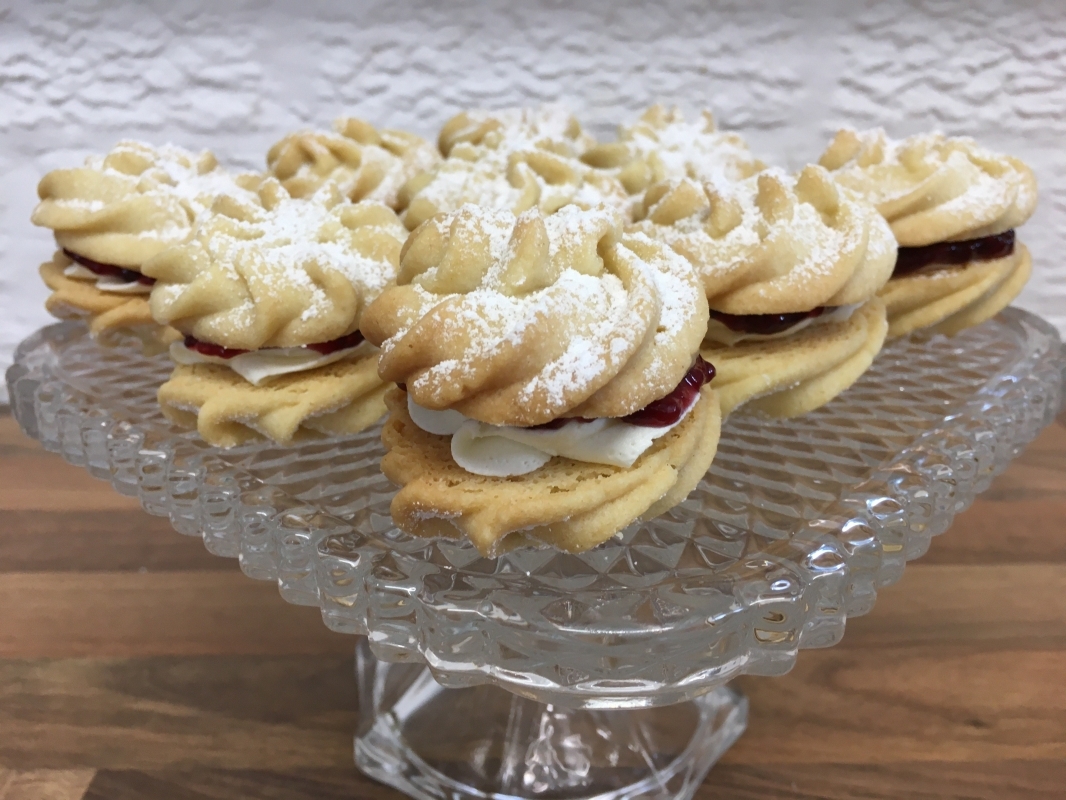 mini-viennese-whirl-biscuits-on-cake-stand-september-2020.jpg