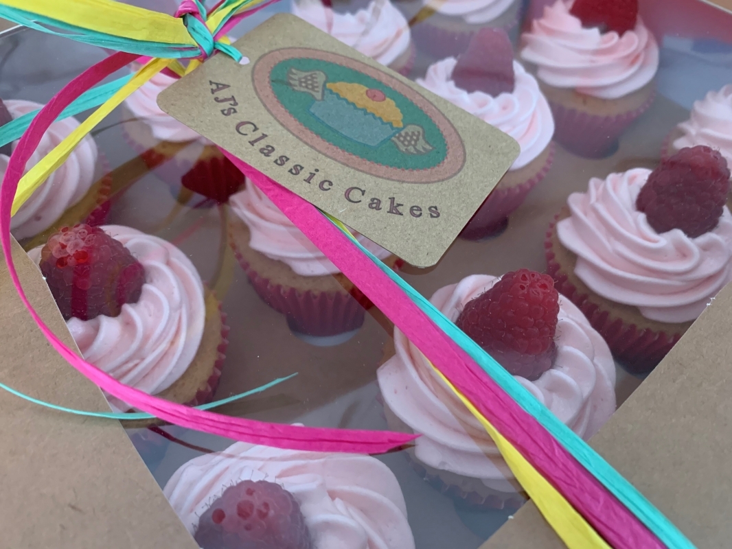 raspberry-cupcakes-gift-wrapped-august-2021-2.jpg