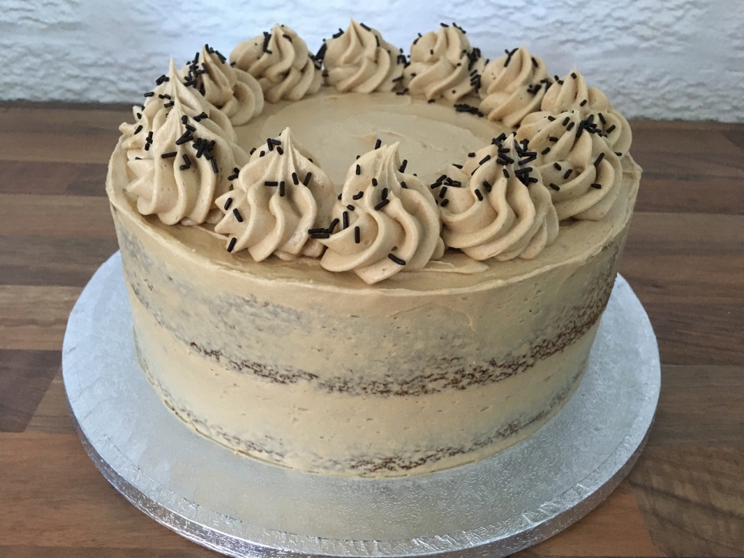 semi-naked-coffee-cake-with-coffee-buttercream-november-2020-2.jpg