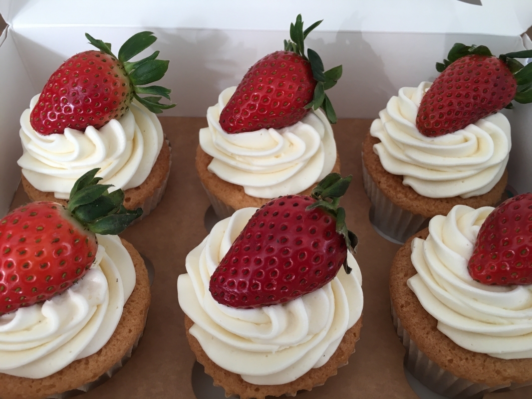strawberry-cupcakes-2021.jpg