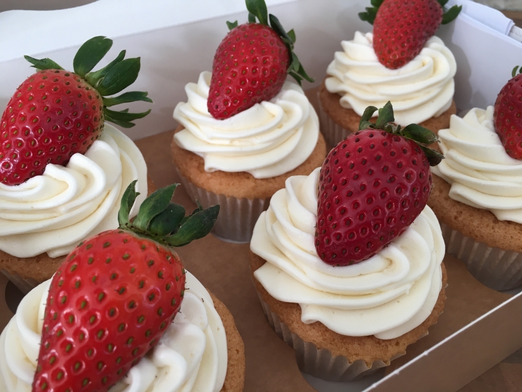 strawberry-cupcakes-may-2021-2.jpg