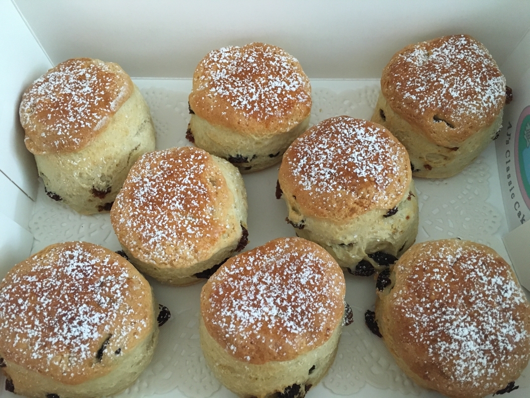 sultana-scones-in-cake-box-new-to-range-2019.jpg