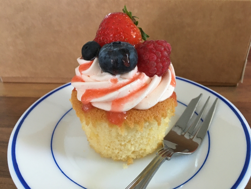 summer-fruit-cupcake-without-paper-case-2.jpg