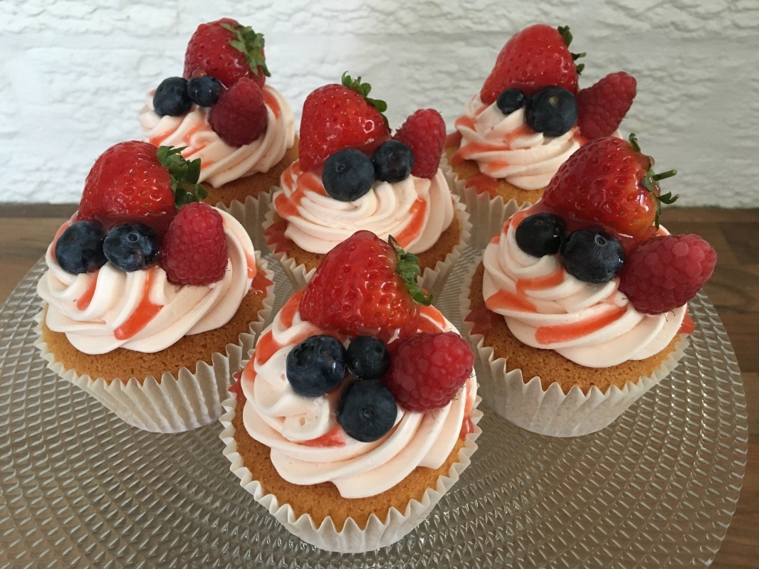 summer-fruit-cupcakes-gluten-free-september-2020-2.jpg