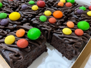 allergy-friendly-brownies-with-fruit-skittles-january-2024-001.jpg