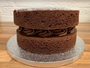 gluten-free-chocolate-cake-with-buttercream-in-the-centre-october-2021-2-001.jpg