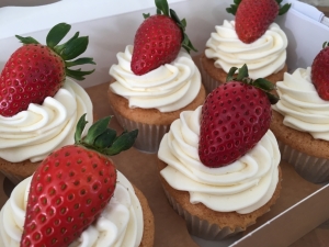 strawberry-cupcakes-may-2021-2.jpg