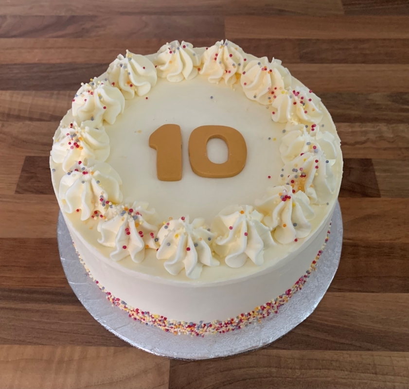 vanilla-birthday-cake-with-number-10-june-2023-3.jpg