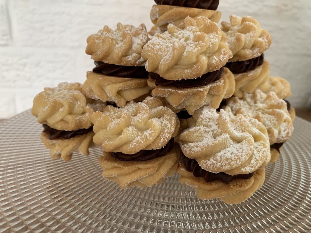 viennese-whirls-with-chocolate-ganache-filling-april-2025-new-3.jpeg