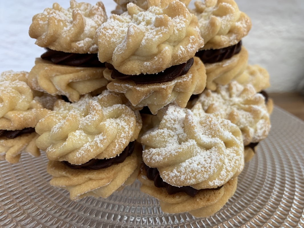 viennese-whirls-with-chocolate-ganache-filling-april-2025-new-6.jpeg