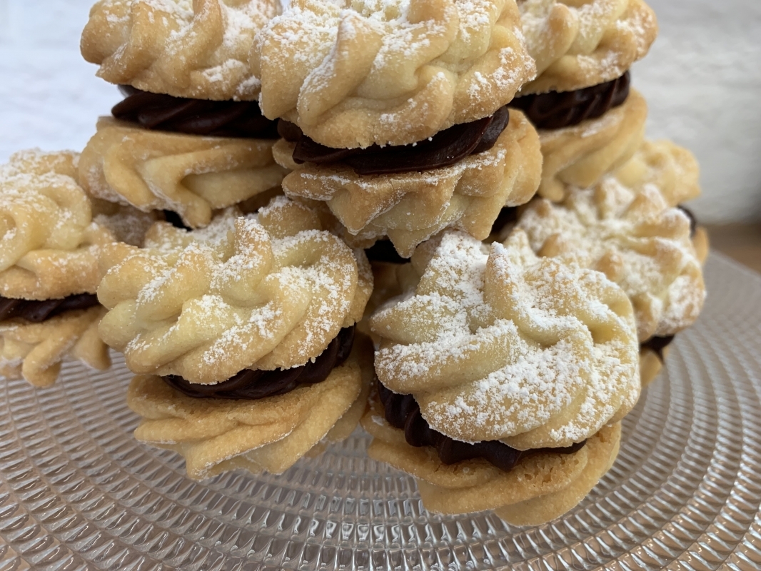 viennese-whirls-with-chocolate-ganache-filling-april-2025-new-7.jpeg