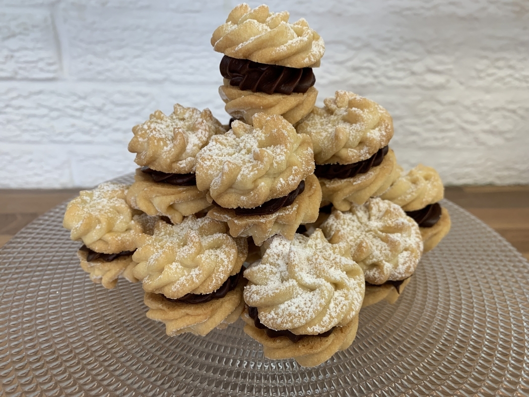 viennese-whirls-with-chocolate-ganache-filling-april-2025-new-8.jpeg
