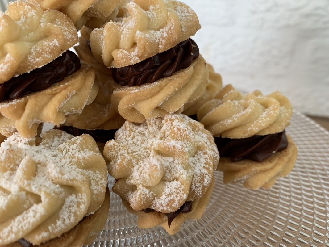 viennese-whirls-with-chocolate-ganache-filling-april-2025-new.jpeg